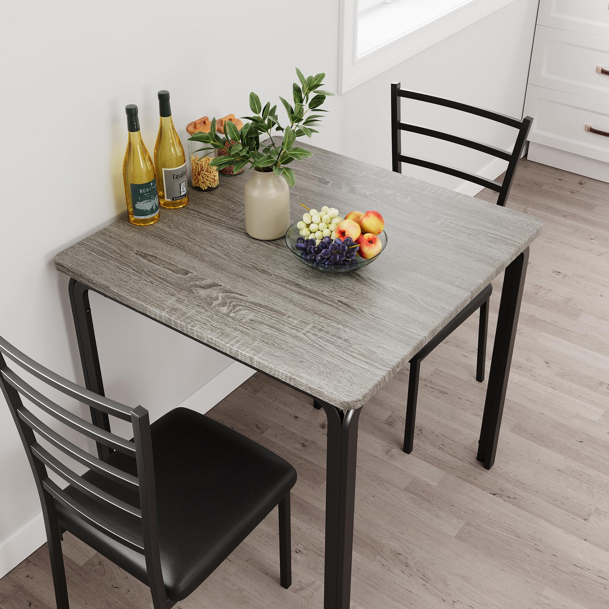 Ensemble de salle à manger Garvee 3 pièces avec 2 chaises rembourrées, idéal pour les petits espaces, la cuisine et le bureau. Table de cuisine carrée en chêne, robuste et peu encombrante.