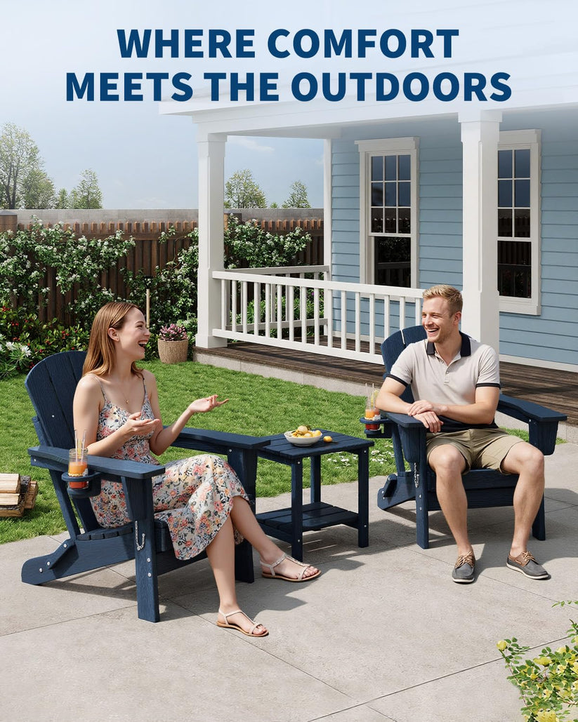 Couple détendu sur chaise Adirondack jardin