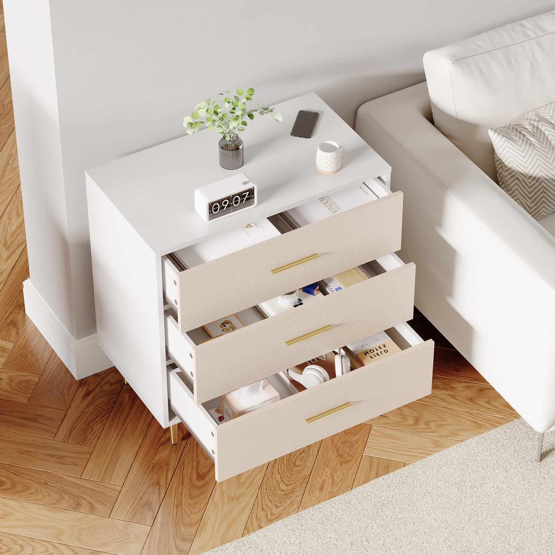Commode élégante Garvee à 3 tiroirs, blanche avec détails dorés, pour chambre et salon, design minimaliste, construction robuste