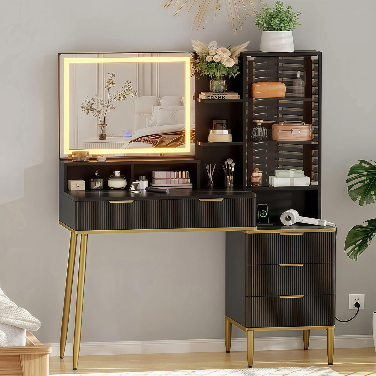 Garvee Coiffeuse cannelée avec miroir et éclairage LED, 5 tiroirs, station de chargement USB, noir et or, chambre, 114 cm (114 cm)
