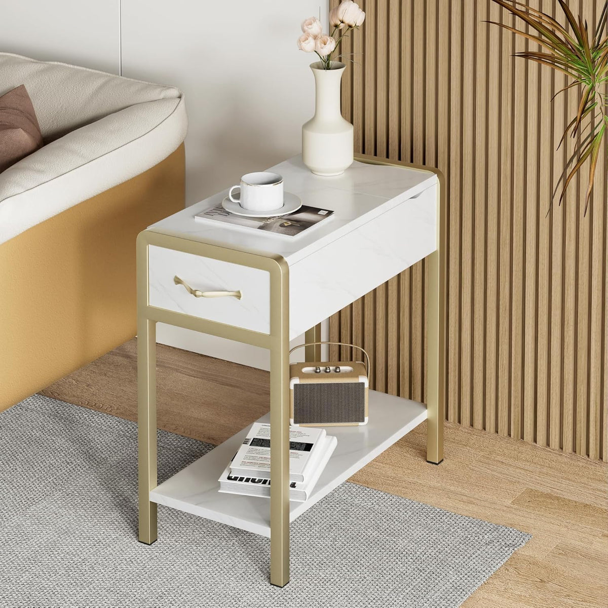 Table d'appoint Garvee avec tiroir et étagère, table de chevet étroite, dorée, style industriel rétro, stable et durable