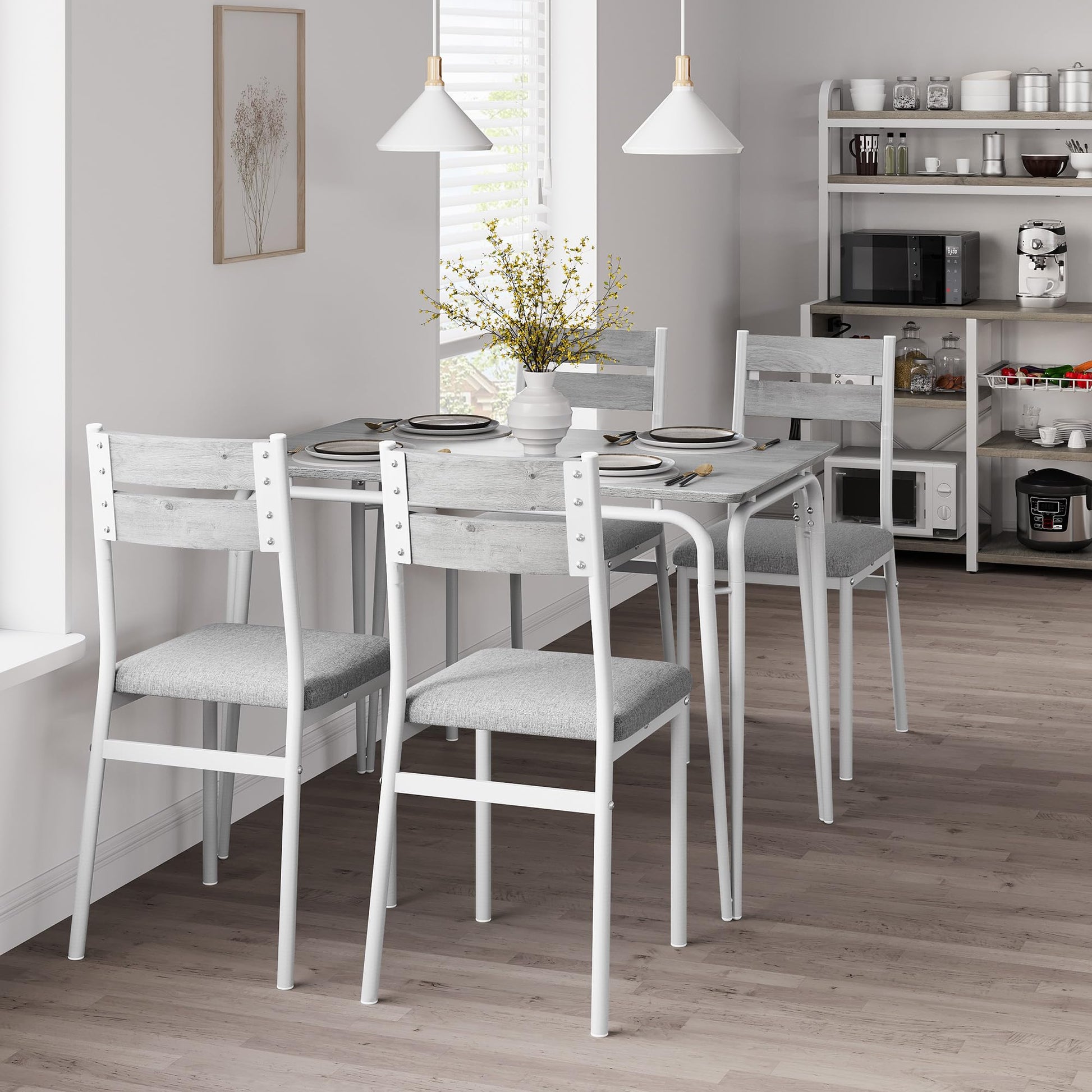 Ensemble de salle à manger Garvee pour 4 personnes, table carrée avec 4 chaises rembourrées, MDF et métal, gain de place et stable, pour les petites pièces et les cuisines.