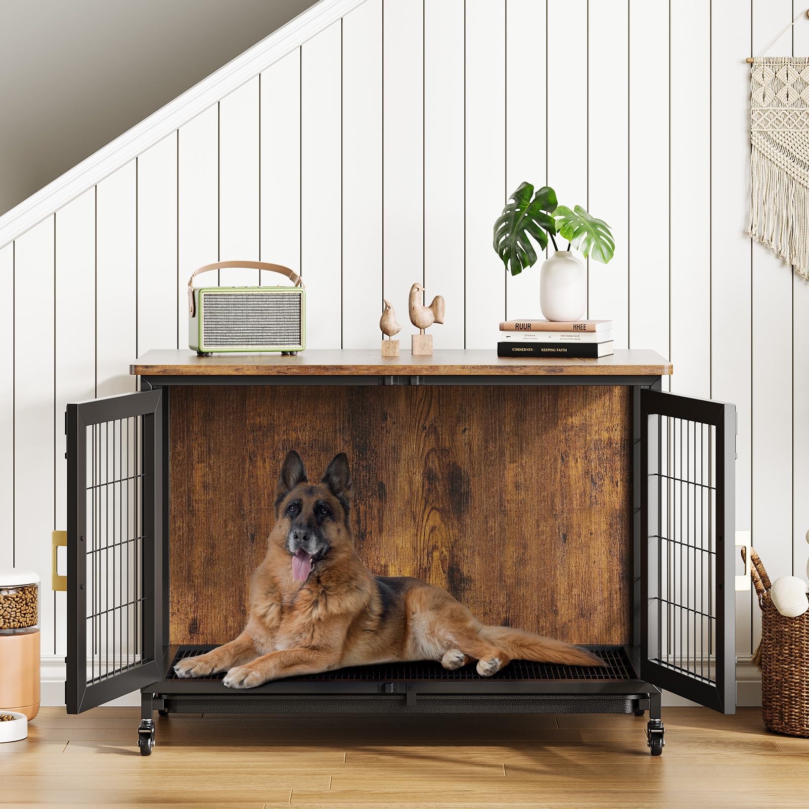 Niche pour chien Garvee de 95 cm (37,5 pouces) avec roulettes, fond grillagé, plateau amovible pour chiens de petite et moyenne taille, style ferme d'intérieur, aspect bois, structure en acier robuste.
