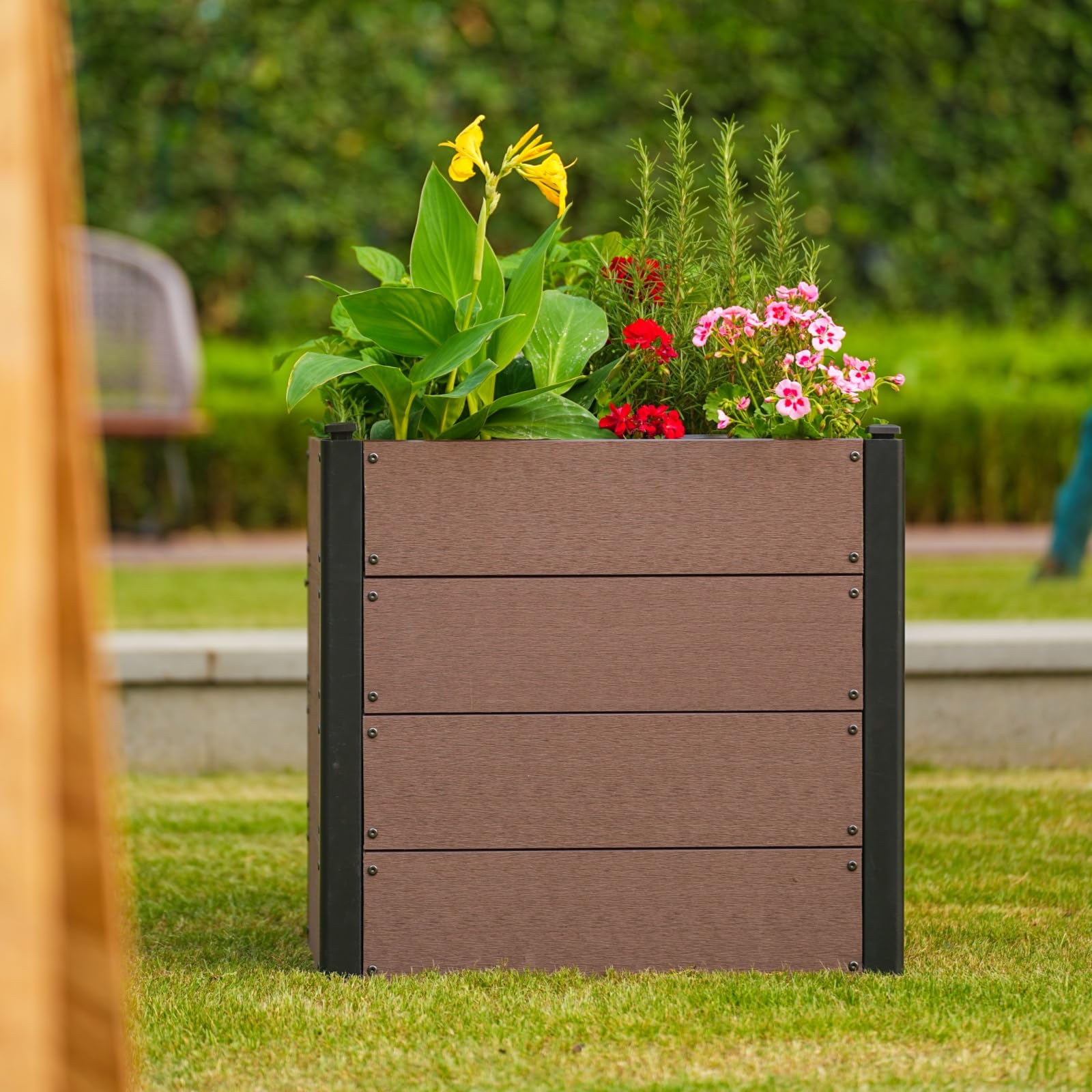 Garvee Jardinière surélevée aspect bois 64 × 64 × 58 cm, bac composite durable avec fond et drainage, gain de place, montage facile, légumes et fleurs