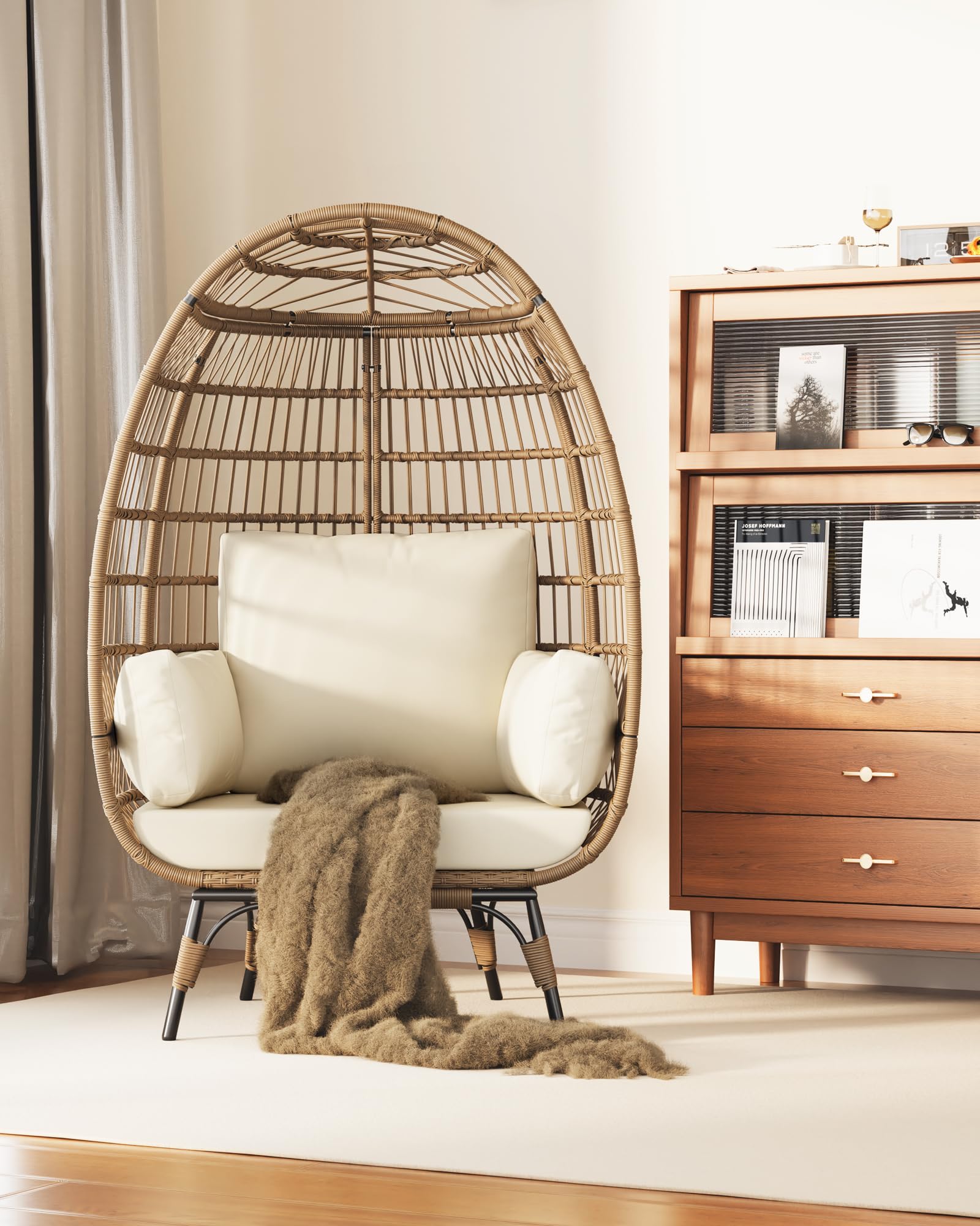Fauteuil œuf surdimensionné Garvee en résine tressée avec structure en acier, ergonomique, résistant aux intempéries, pour terrasse/salon, compact, élégant, en rotin résistant aux UV, 4 coussins