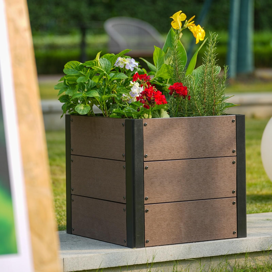 Garvee Jardinière surélevée aspect bois 48 x 48 x 43 cm, bac en composite durable sans fond, racines profondes, gain de place, montage facile