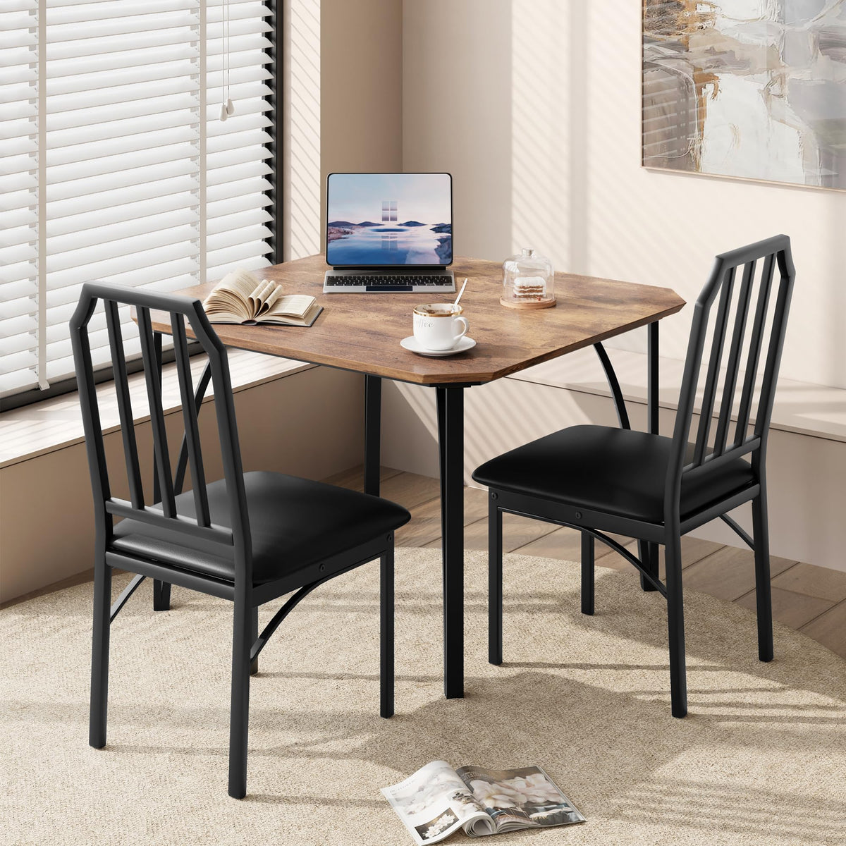 Ensemble table et chaises Garvee pour 2 personnes, design biseauté, chaises rembourrées en PU, structure en MDF et acier, compact, idéal pour les petits espaces, 111 x 70 x 78 cm, noir
