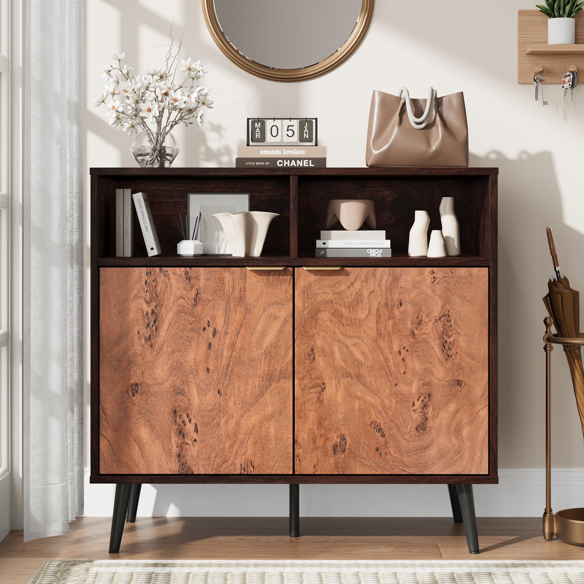 Buffet Garvee avec tiroirs, étagères et portes, couleur noyer, compatible avec les aspirateurs robots, idéal pour la salle à manger et le salon.