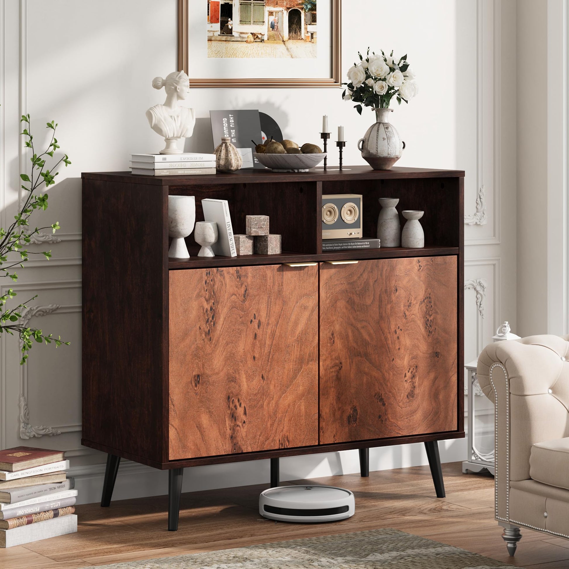 Buffet Garvee avec tiroirs, étagères et portes, couleur noyer, compatible avec les aspirateurs robots, idéal pour la salle à manger et le salon.