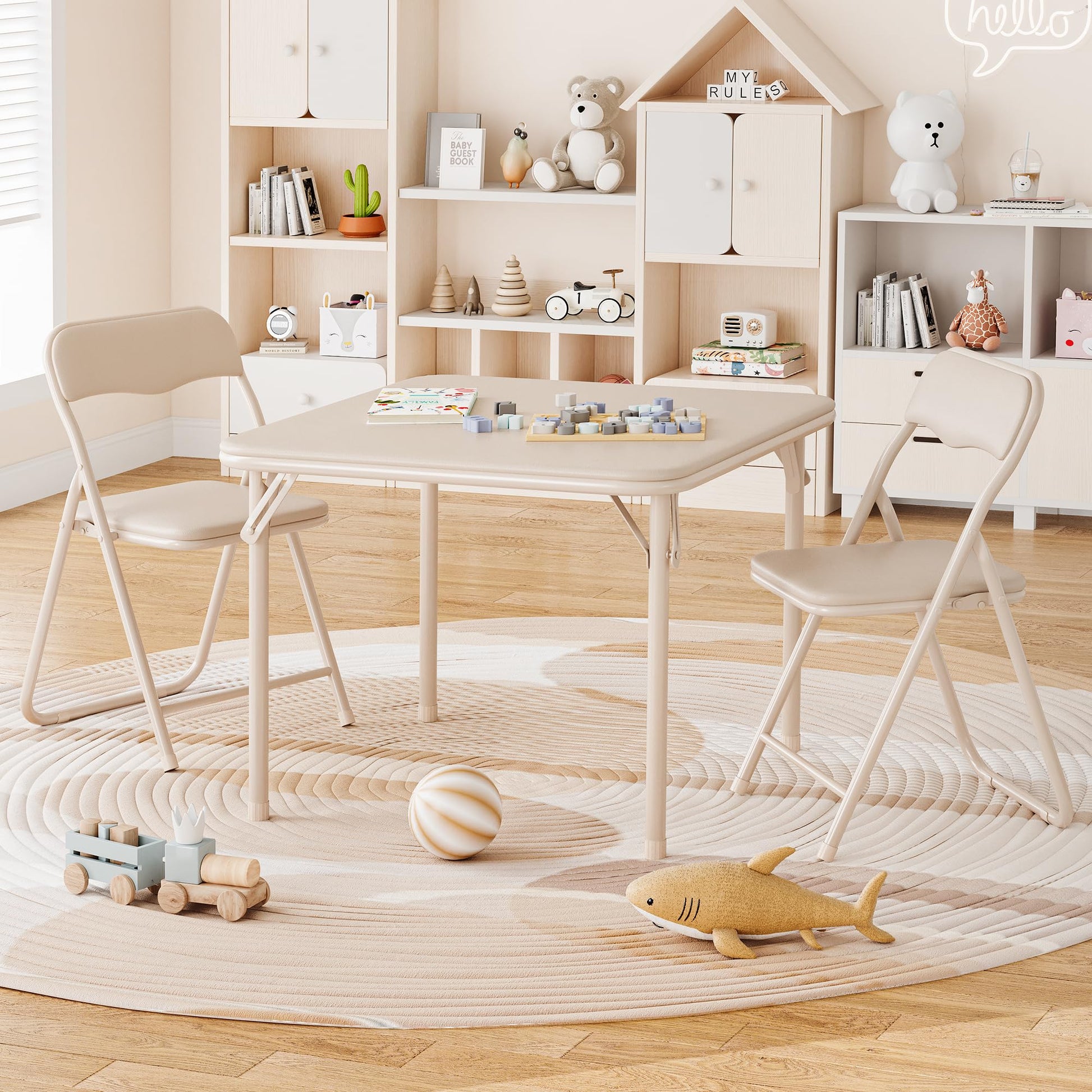 Ensemble table et chaises pliantes Garvee pour enfants avec coussin d'assise en PU, structure robuste en acier, pliable, idéal pour manger, lire et jouer, compact et confortable.