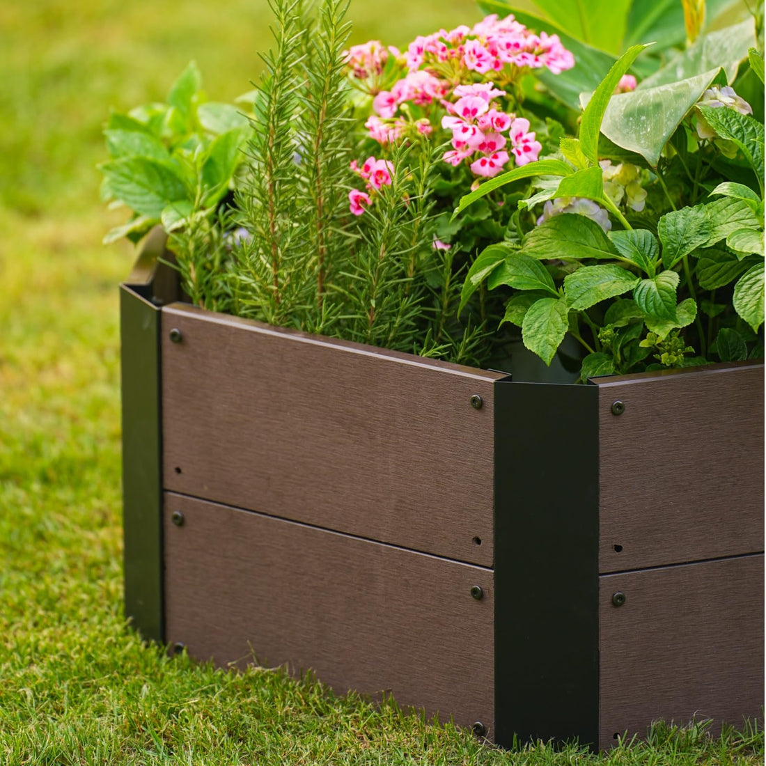 Kit de jardin surélevé hexagonal Garvee, aspect bois WPC, 6 panneaux, 30 cm de profondeur, modulaire et extensible pour balcon et jardin, ouvert, marron