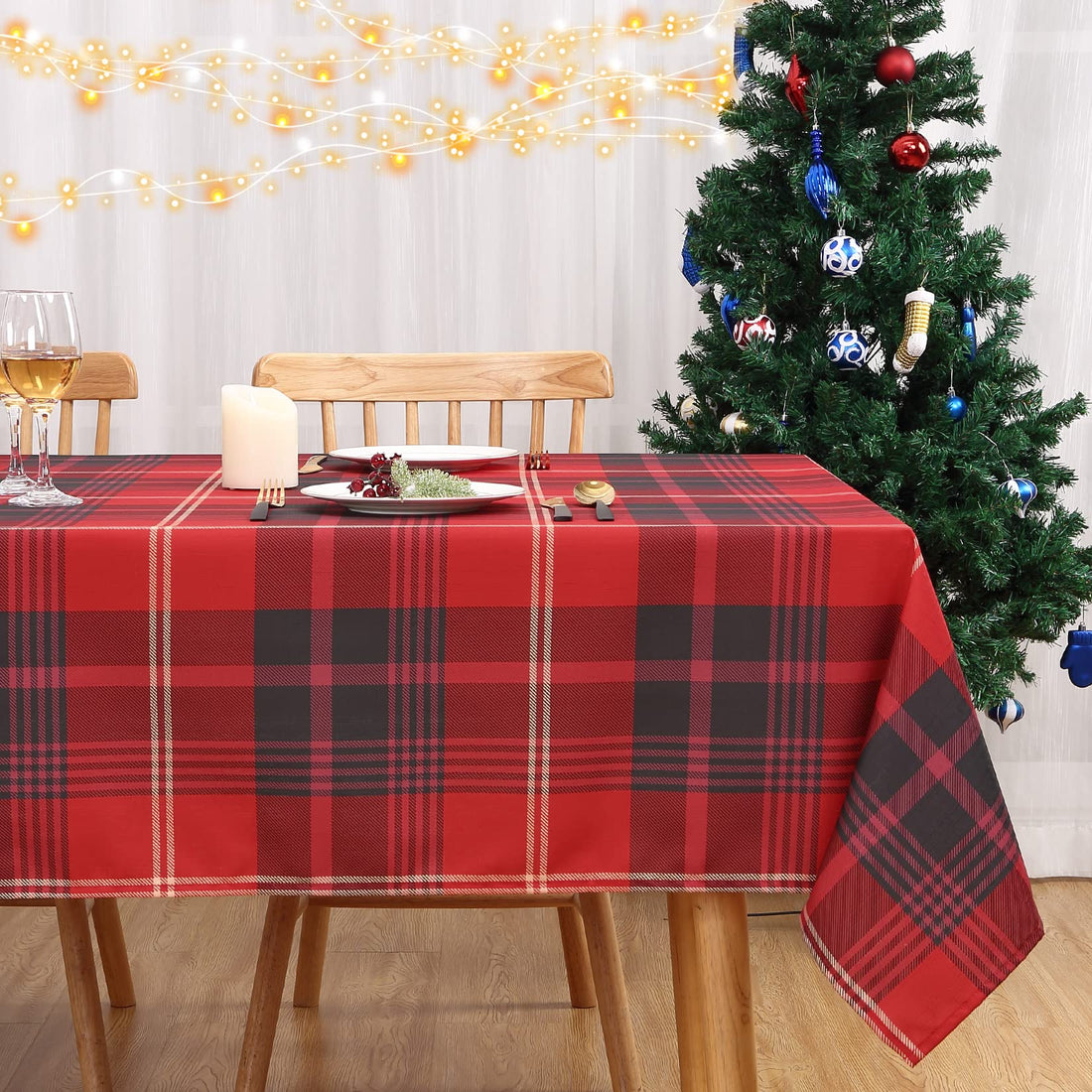 Nappe de Noël Garvee rouge imperméable à carreaux 137 x 228 cm, facile à nettoyer et anti-poussière, idéale pour la décoration de table festive de la cuisine.