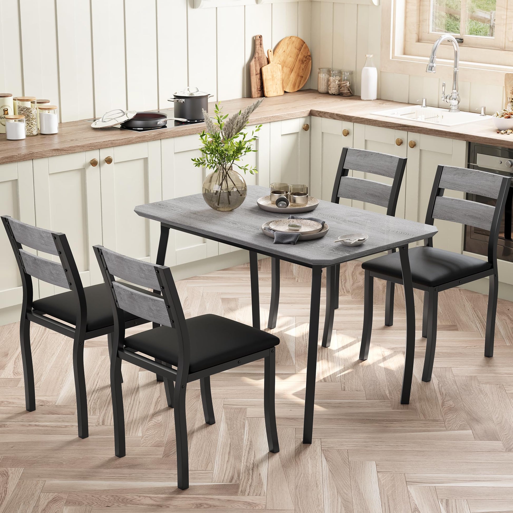 Ensemble table et chaises de salle à manger Garvee pour 4 personnes, structure en métal, design biseauté, gain de place, bois durable, ergonomiques, idéal pour les petites pièces.