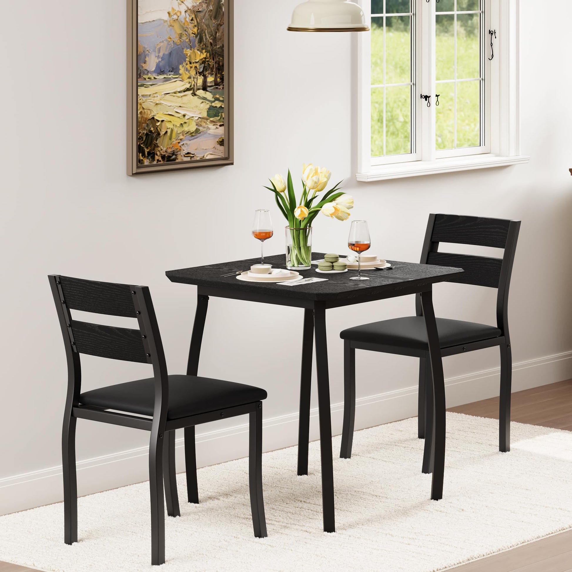Ensemble de salle à manger Garvee 3 pièces pour 2 personnes, compact et robuste, table en MDF, chaises rembourrées en PU, structure en métal, noir, idéal pour les petites cuisines et les appartements.