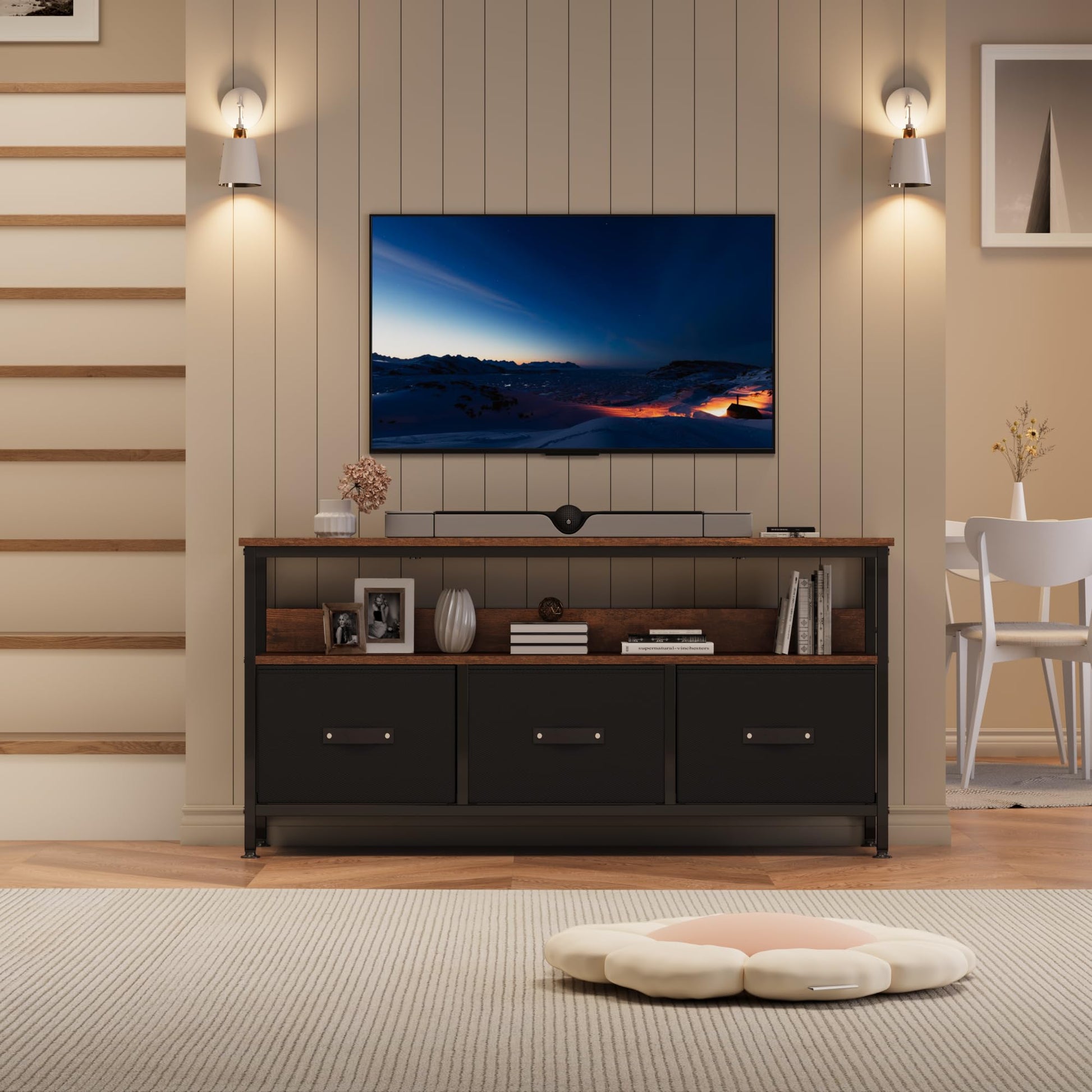 Garvee Meuble TV 140 cm avec 3 tiroirs, structure en MDF et métal robuste, idéal pour le salon et la chambre, pieds réglables, compact, marron