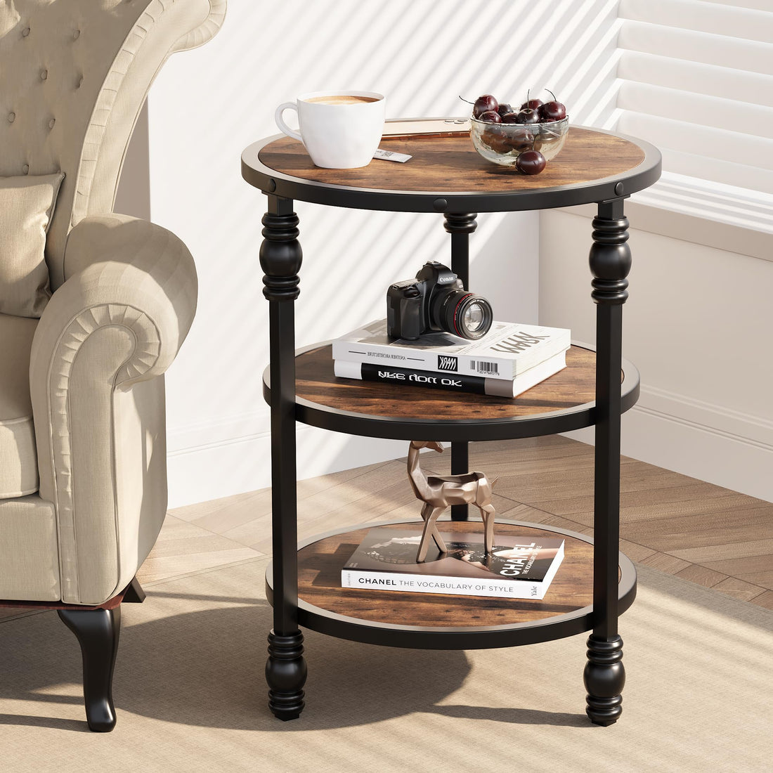 Garvee Table d’appoint ronde 3 niveaux avec étagère de rangement, pieds en métal et plateau MDF, style vintage, idéale salon et chambre.