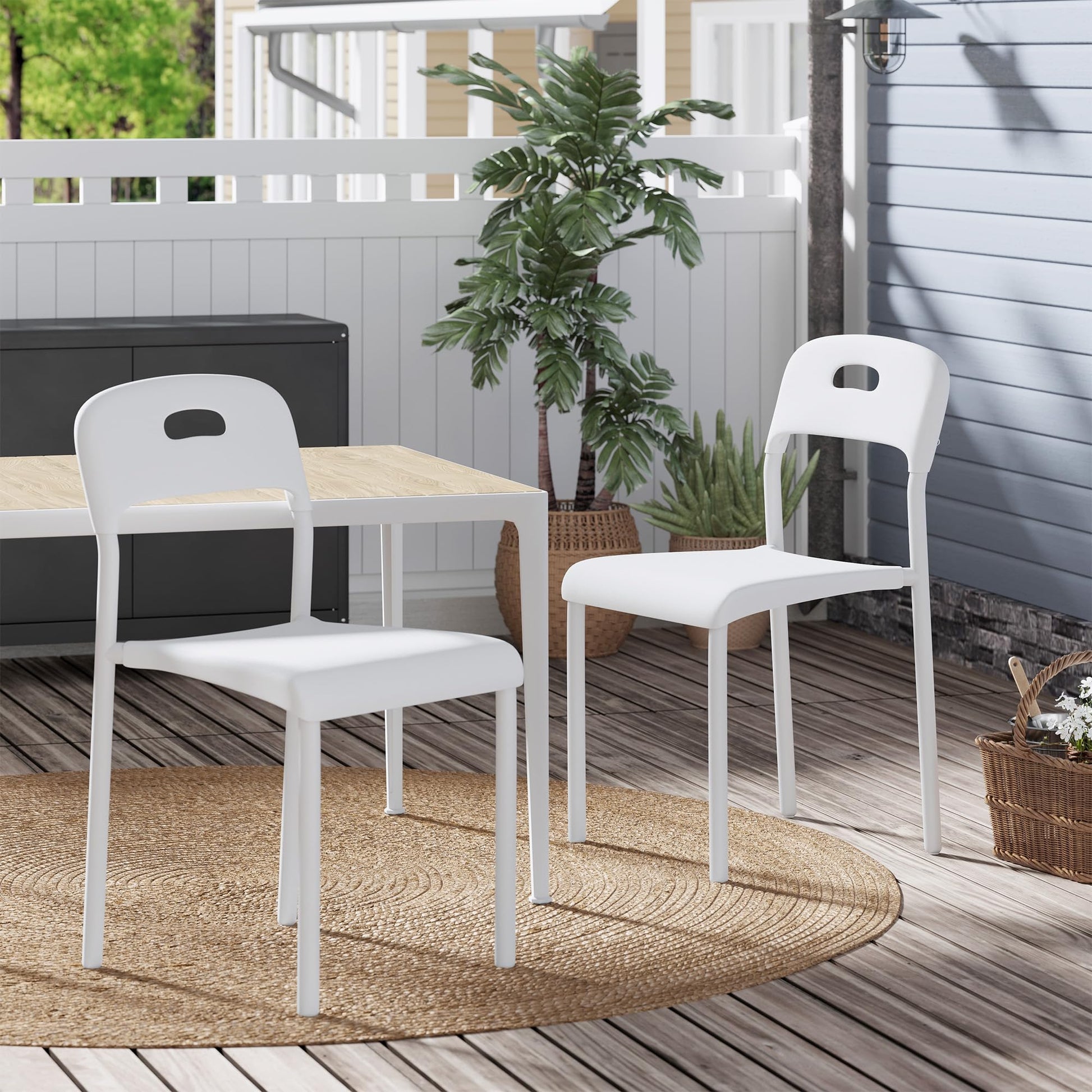 Ensemble de 2 chaises de salle à manger Garvee, empilables, design moderne, imperméables, pieds en métal, légères, pour une utilisation intérieure et extérieure, blanches