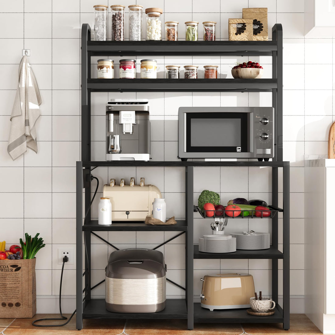 Étagère à pâtisserie Garvee Bakers à 5 niveaux avec prise électrique pour cuisine et coin café, 90 cm L x 40 cm l x 150 cm H, noire, construction en bois et métal