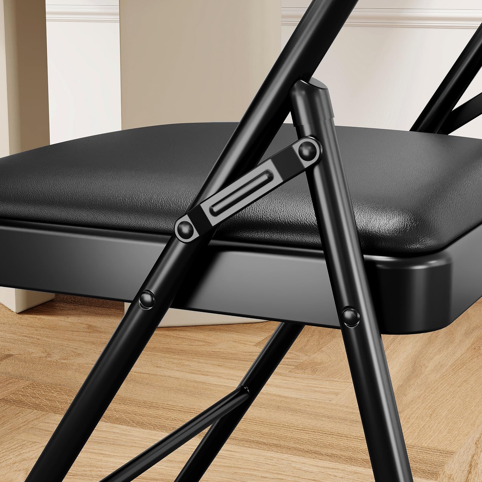 Ensemble de 2 chaises pliantes Garvee avec coussins, revêtement en similicuir, structure métallique robuste, pour une utilisation intérieure et extérieure, couleur noire, pliables, capacité de charge jusqu'à 159 kg