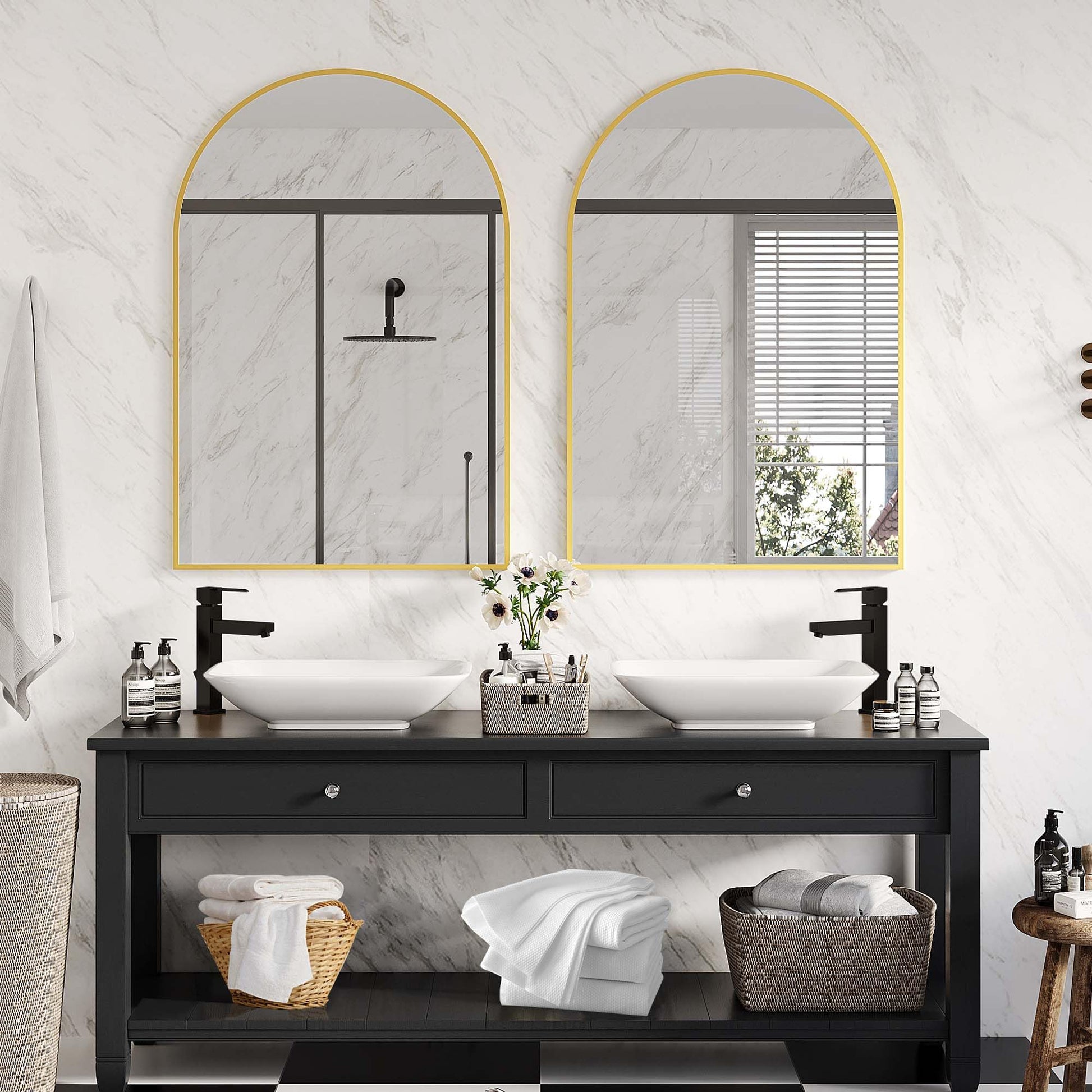 Miroir mural arqué Garvee 66 x 97 cm, cadre en métal doré, verre trempé, polyvalent, à suspendre dans la salle de bain, la chambre ou le salon.