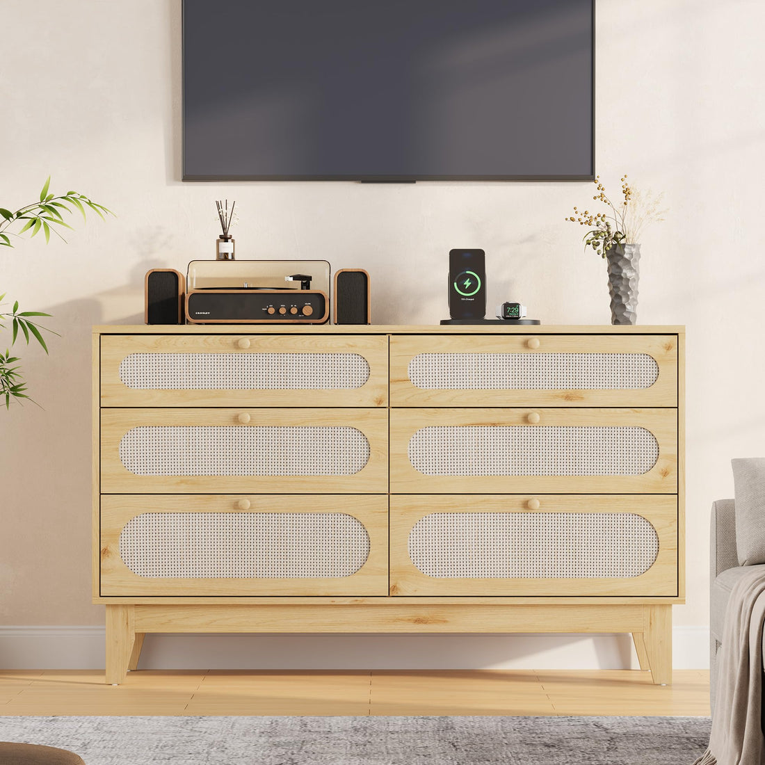 Commode Garvee en rotin, 6 tiroirs, ports USB, bois naturel, style bohème, chambre et salon, 132 cm (L) x 79 cm (H), coloris naturel