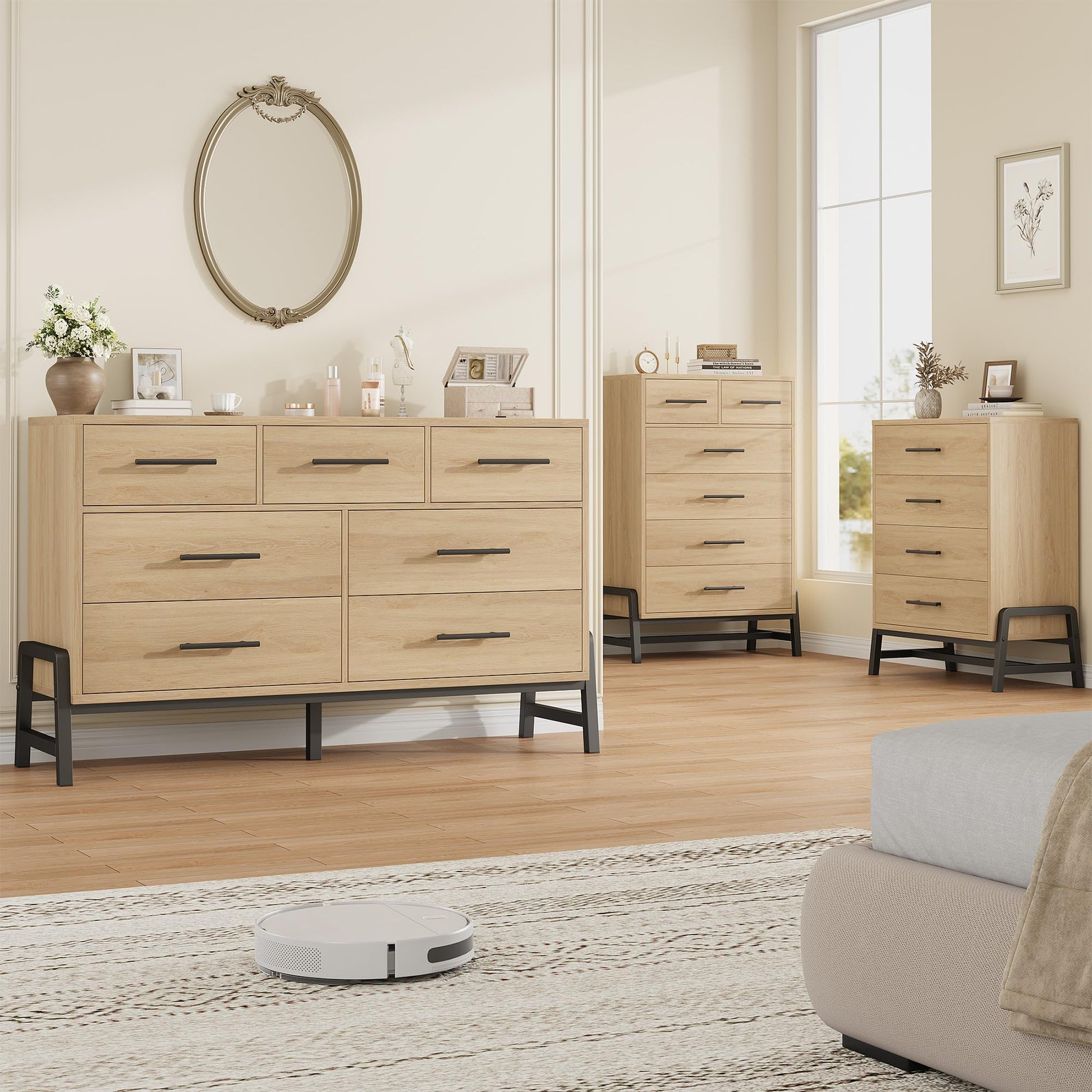 Commode Garvee en bois, autoportante, 5 tiroirs, armoire haute, poignées noires, idéale pour la chambre et le bureau. Robuste, polyvalente et au design moderne.