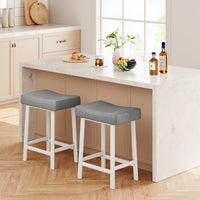 Garvee Lot de 2 tabourets de bar selle 61 cm, sans dossier, assise rembourrée incurvée, pieds métal et repose-pieds, pour îlot de cuisine ou bar, gris
