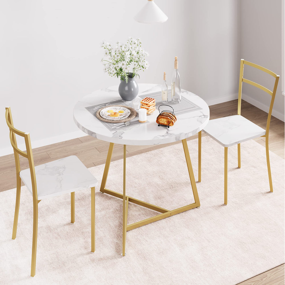 Ensemble table et chaises de salle à manger Garvee pour 2 personnes, table de cuisine ronde moderne avec chaises rembourrées, marbre blanc et or, MDF et acier, gain de place pour les petites pièces