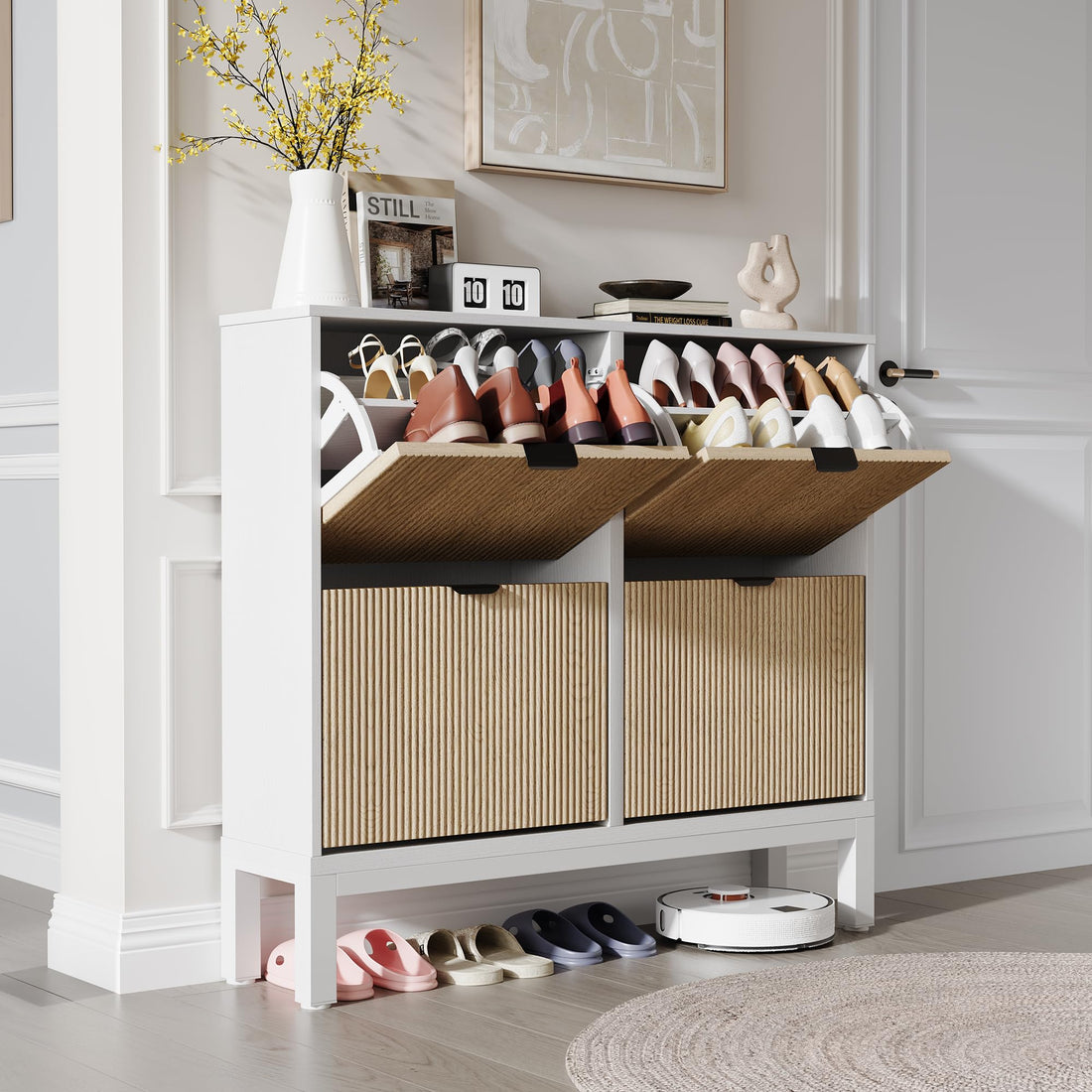 Meuble à chaussures cannelé Garvee avec 4 tiroirs abattants, organisateur de chaussures étroit en bois, pieds en métal, style ferme moderne, blanc et chêne, gain de place pour l'entrée