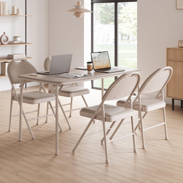 Ensemble de 4 chaises pliantes Garvee avec assise rembourrée en PU, pieds en métal, patins antidérapants, beige, empilables et ergonomiques, idéales pour le bureau et les événements.