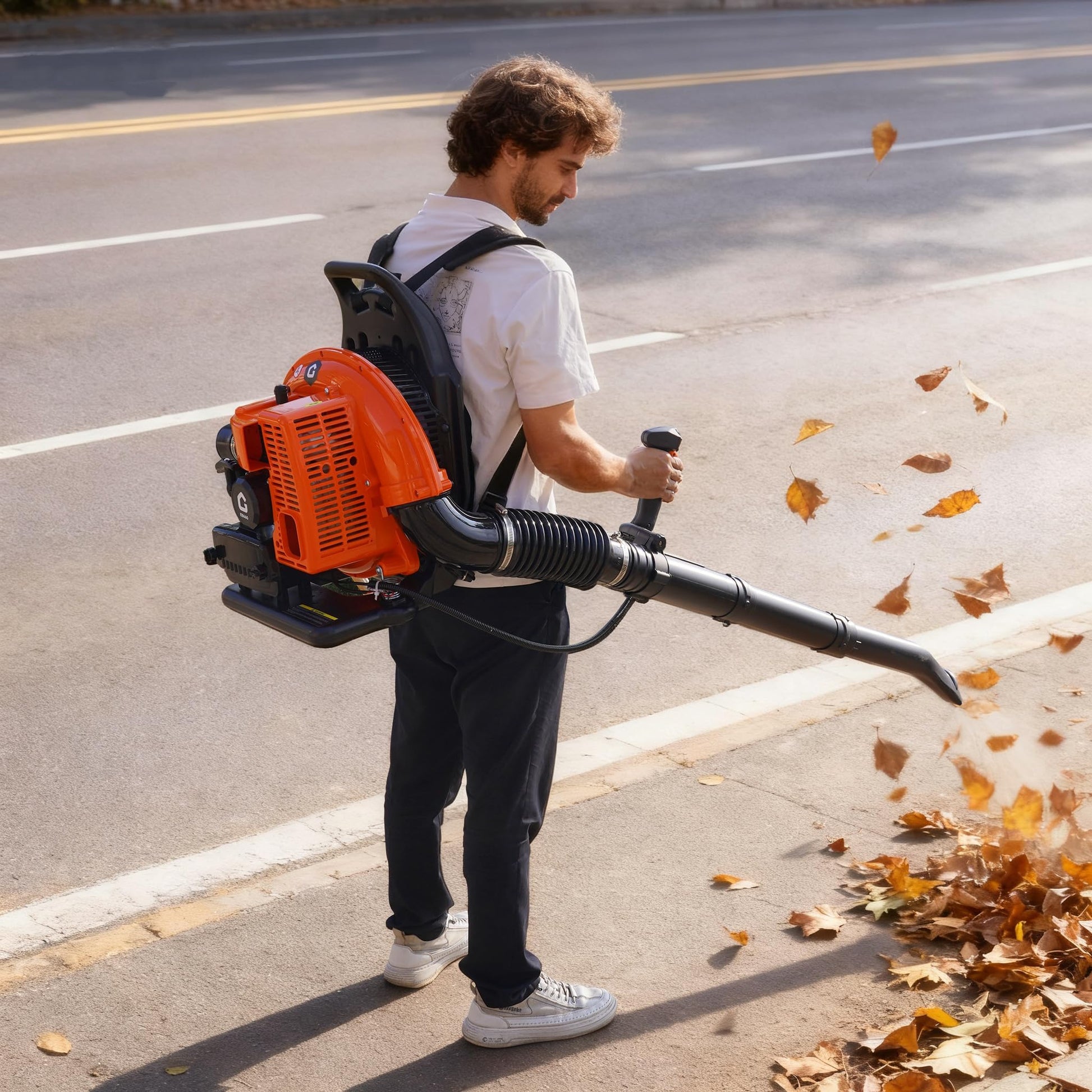 Garvee Souffleur de Feuilles à Dos 2 Temps 66 cm³, 4,0 CV, Débit d’Air 25 m³/min, Vitesse 515 km/h, Plastique, pour Jardiniers et Entreprises Paysagistes, Orange et Noir