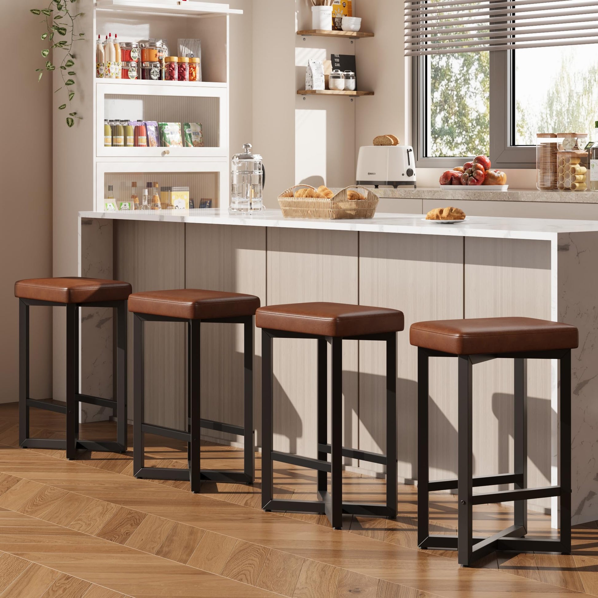 Ensemble de 4 tabourets de bar Garvee, 62,5 cm, revêtement en similicuir, structure en métal, style moderne, sans dossier, idéal pour îlot de cuisine ou salle à manger, noir