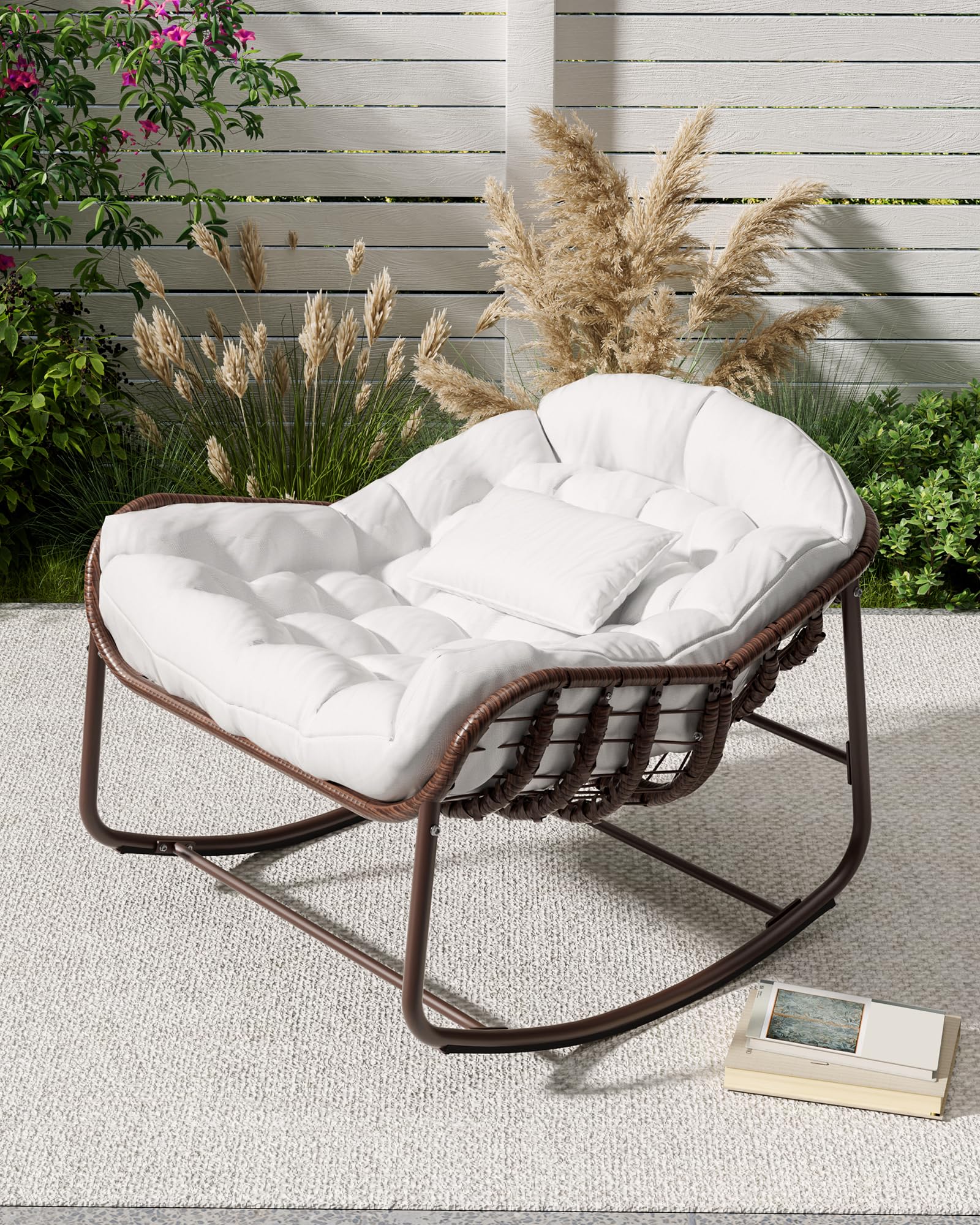 Garvee Fauteuil œuf à bascule intérieur extérieur, rotin effet naturel, format oversize, coussin rembourré en oléfine résistante, jardin et porche