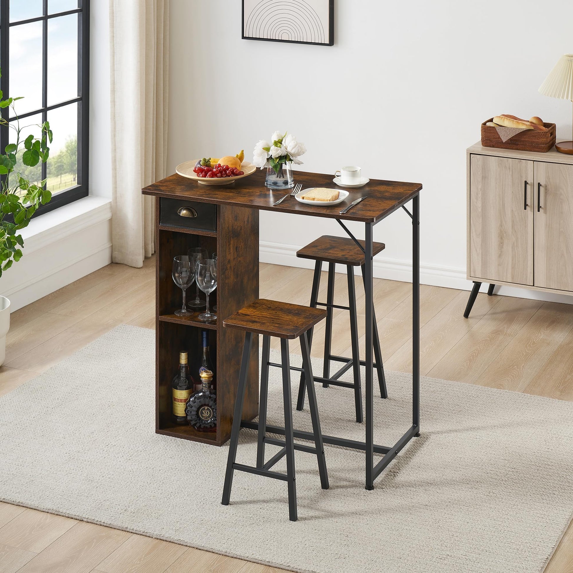 Ensemble table et chaises de bar Garvee avec triple rangement, ensemble bistro pour 2 personnes, structure robuste en fer, plateau en MDF, coussins ergonomiques, compact pour cuisine et bistro.