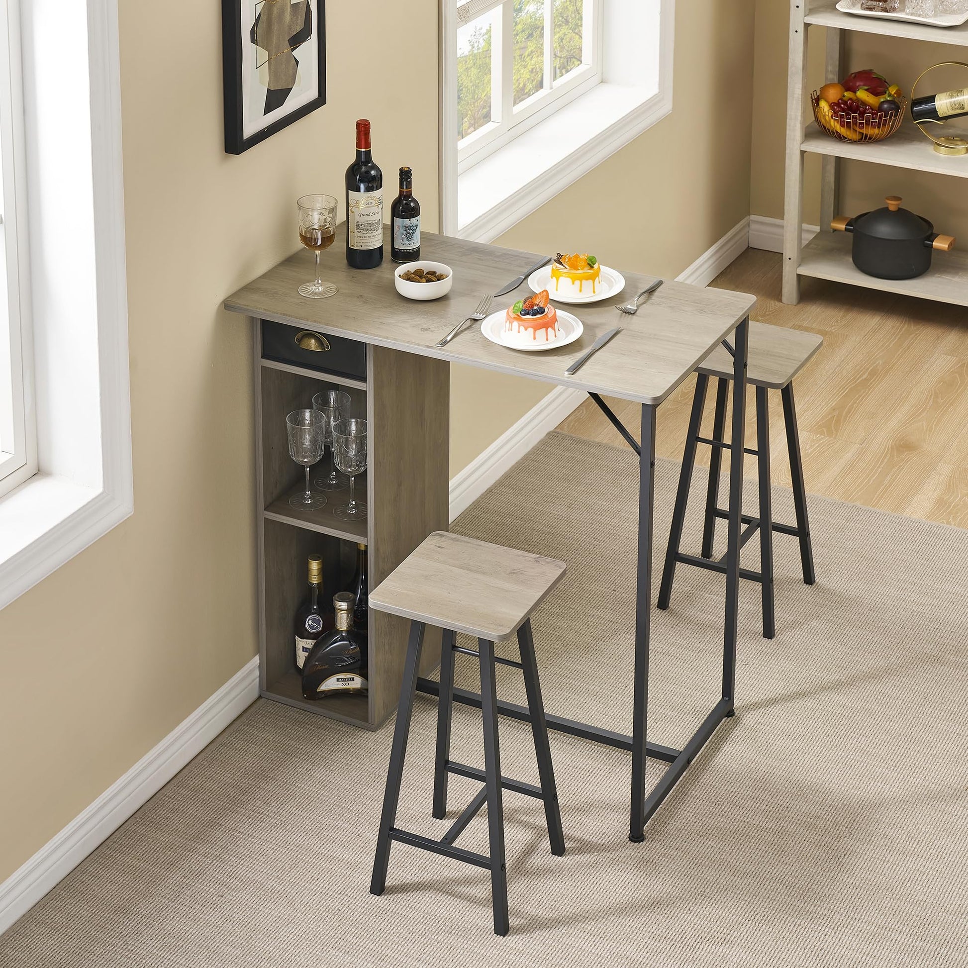 Ensemble table et chaises de bar rustiques Garvee, 3 pièces avec rangement, coussins ergonomiques, structure en métal, compact et imperméable. Idéal pour appartement et bar.