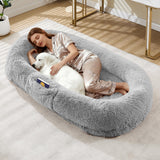 Garvee Lit orthopédique géant en mousse à mémoire pour humains et animaux, fourrure synthétique douce, poche latérale et sangle de transport, gris clair - Gris clair
