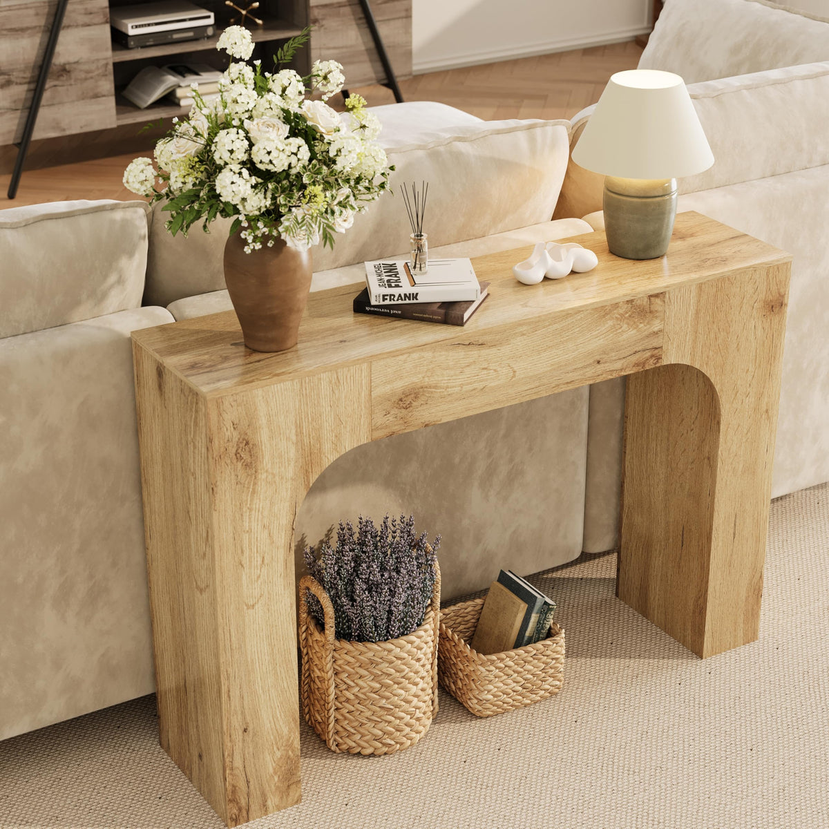 Console Garvee style ferme, 119 cm, en chêne rustique et fin, idéale pour le salon ou le couloir. Robuste et polyvalente.