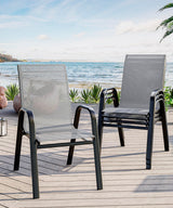 Ensemble de 4 chaises de jardin empilables Garvee avec structure en métal et revêtement en textilène, noires, gain de place, pour terrasse et jardin.
