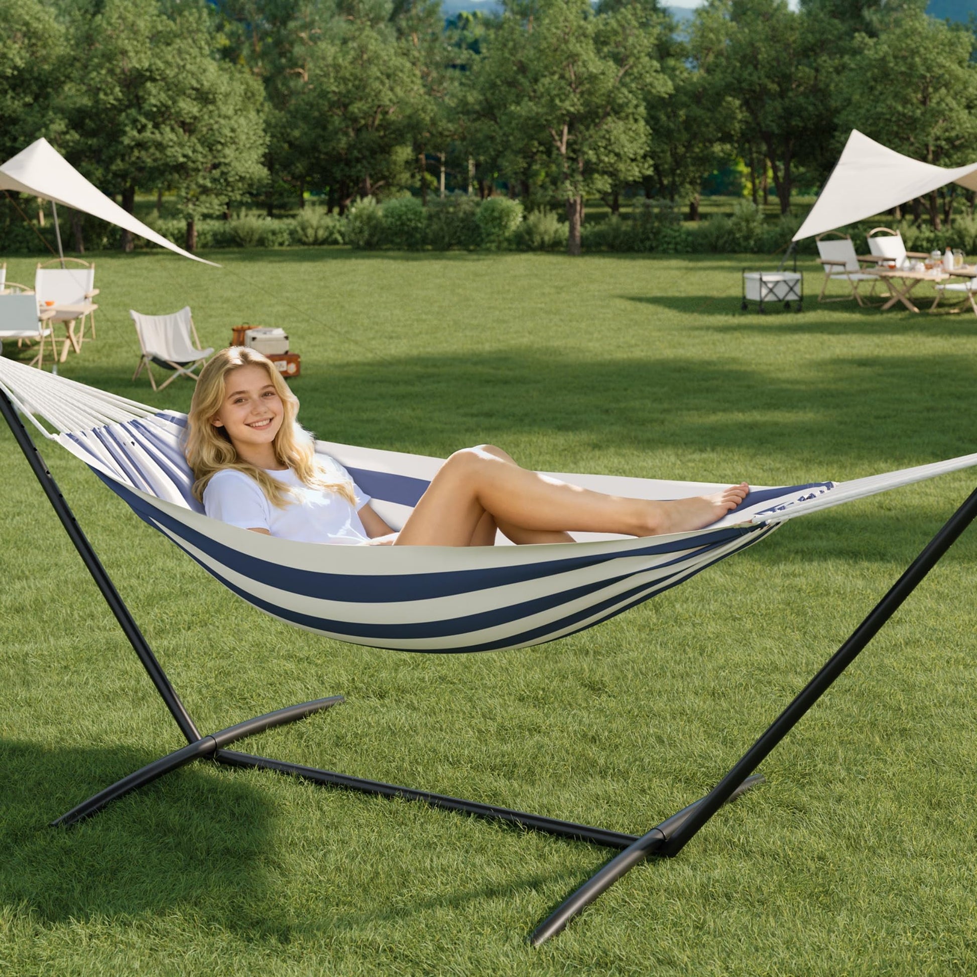 Hamac double Garvee avec structure en acier, en coton confortable, portable, à rayures bleues et blanches, pour une utilisation intérieure et extérieure, capacité de charge de 204 kg