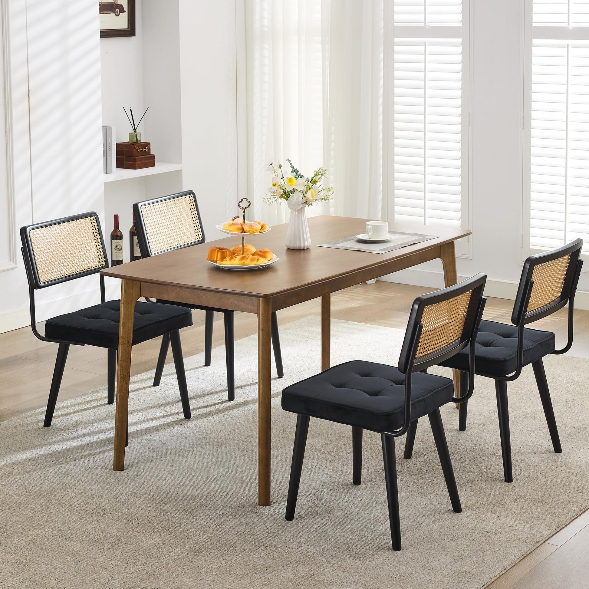 Ensemble de 2 chaises de salle à manger Garvee en rotin naturel, assise en velours et pieds en bois massif, style bohème noir, pour la cuisine et la salle à manger.