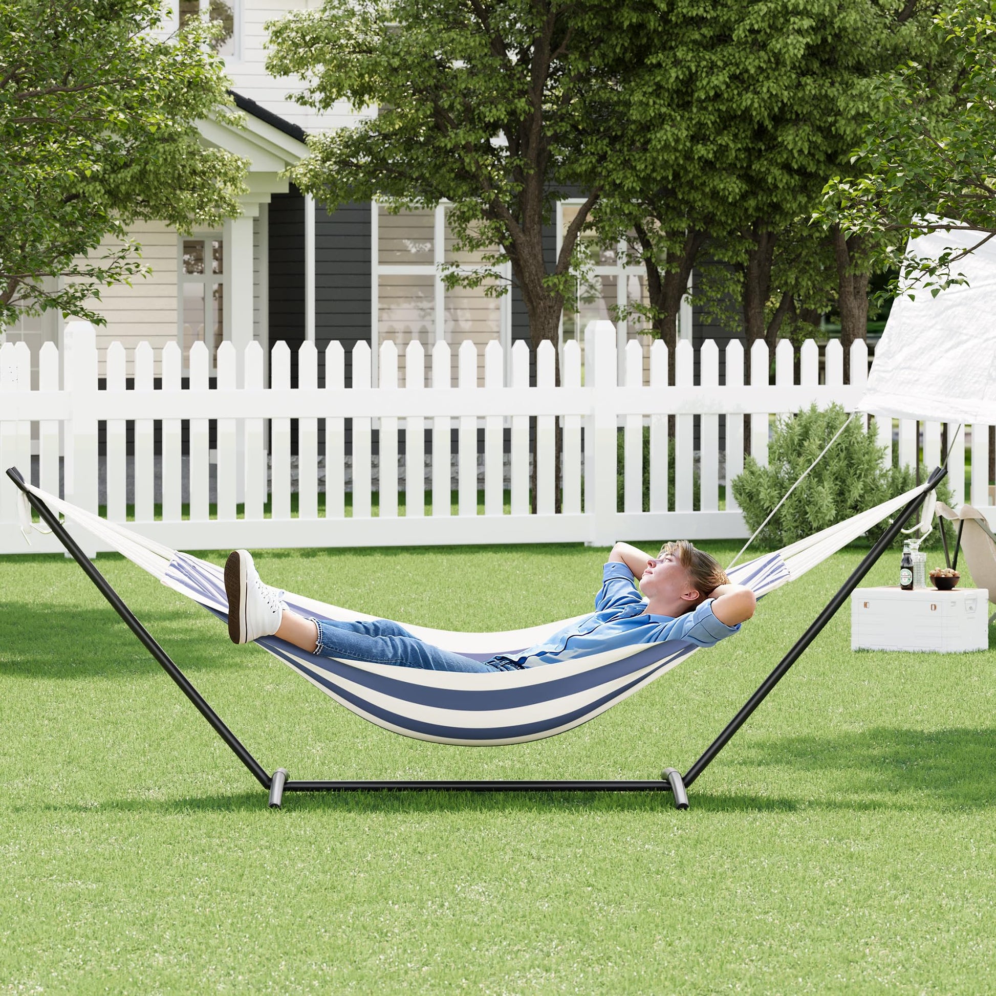 Hamac double Garvee avec structure en acier, en coton confortable, portable, à rayures bleues et blanches, pour une utilisation intérieure et extérieure, capacité de charge de 204 kg