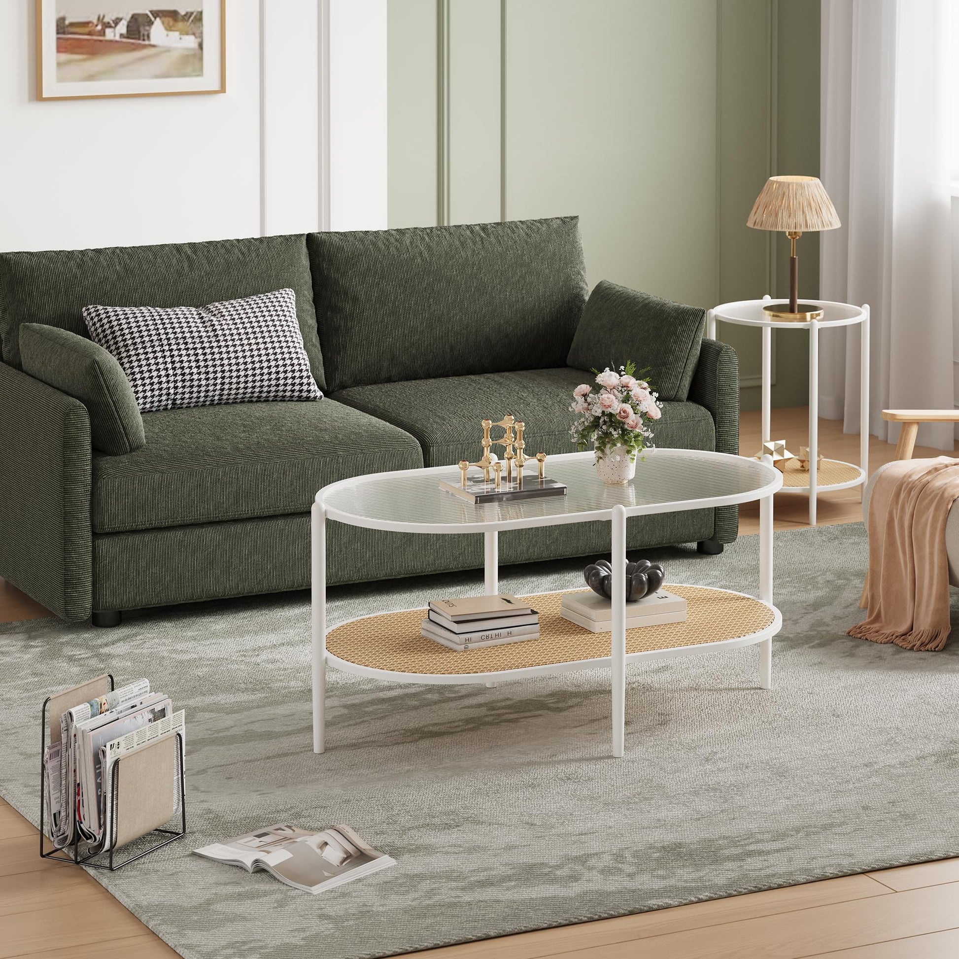 Table basse ovale Garvee à 2 niveaux en rotin avec structure en métal et plateau en verre trempé, idéale pour le salon et le bureau, blanche.