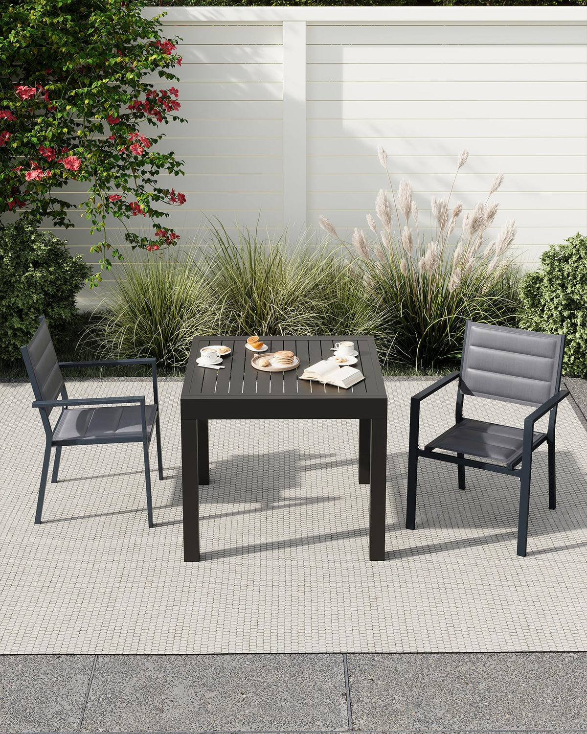 Ensemble de 2 chaises de jardin empilables Garvee en métal avec revêtement Textilène résistant aux UV, légères et résistantes aux intempéries, structure en aluminium, noires.