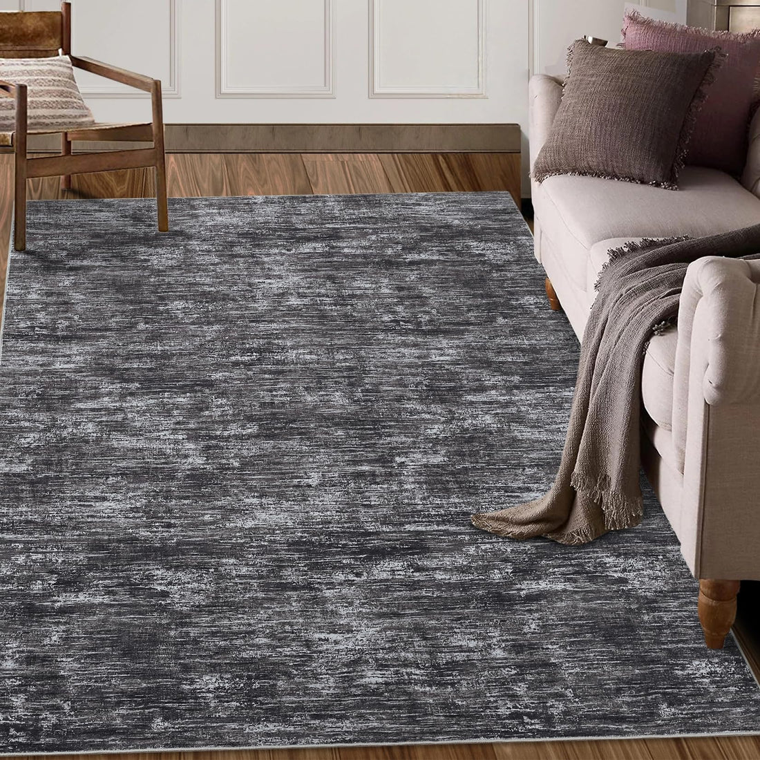 Tapis moderne Garvee 120 x 170 cm, gris foncé, pour salon, chambre ou bureau. Antidérapant et lavable.