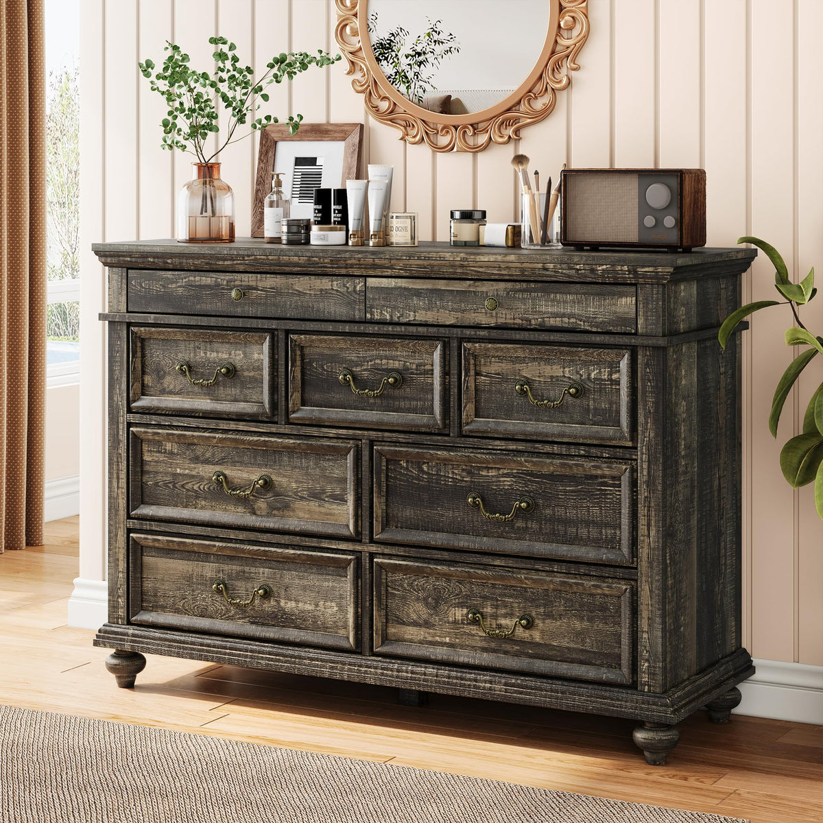 Commode de ferme Garvee 47" à 9 tiroirs, en bois rustique avec poignées en métal vintage, chêne foncé, idéale pour la chambre et le salon.