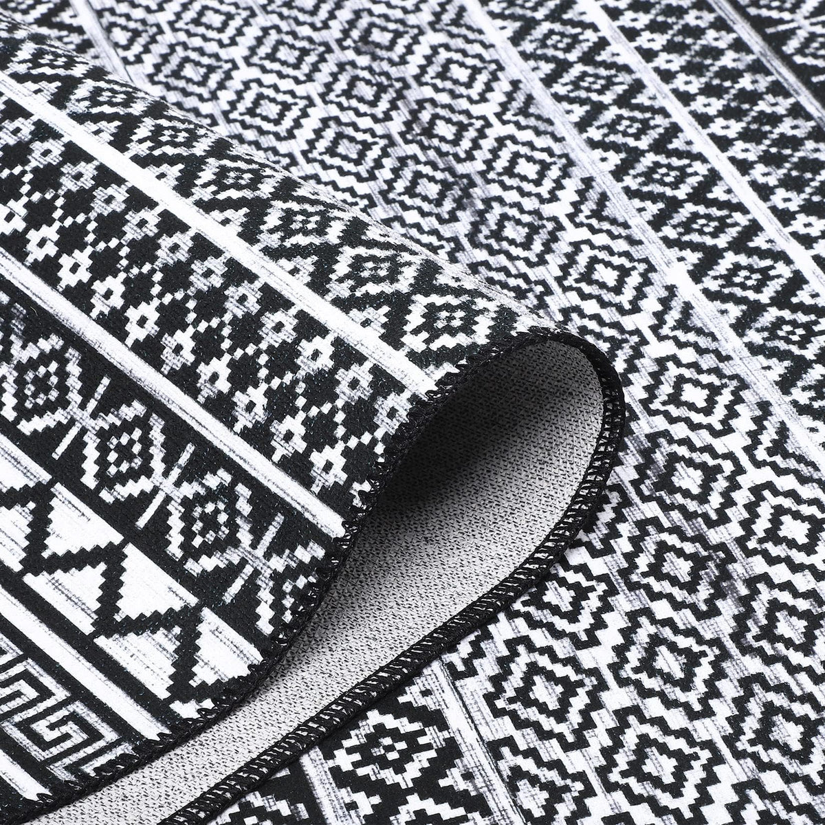 Tapis marocain bohème GARVEE 160x230cm Noir, déperlant, à poils courts, résistant aux taches et à l'huile, lavable, salon et chambre