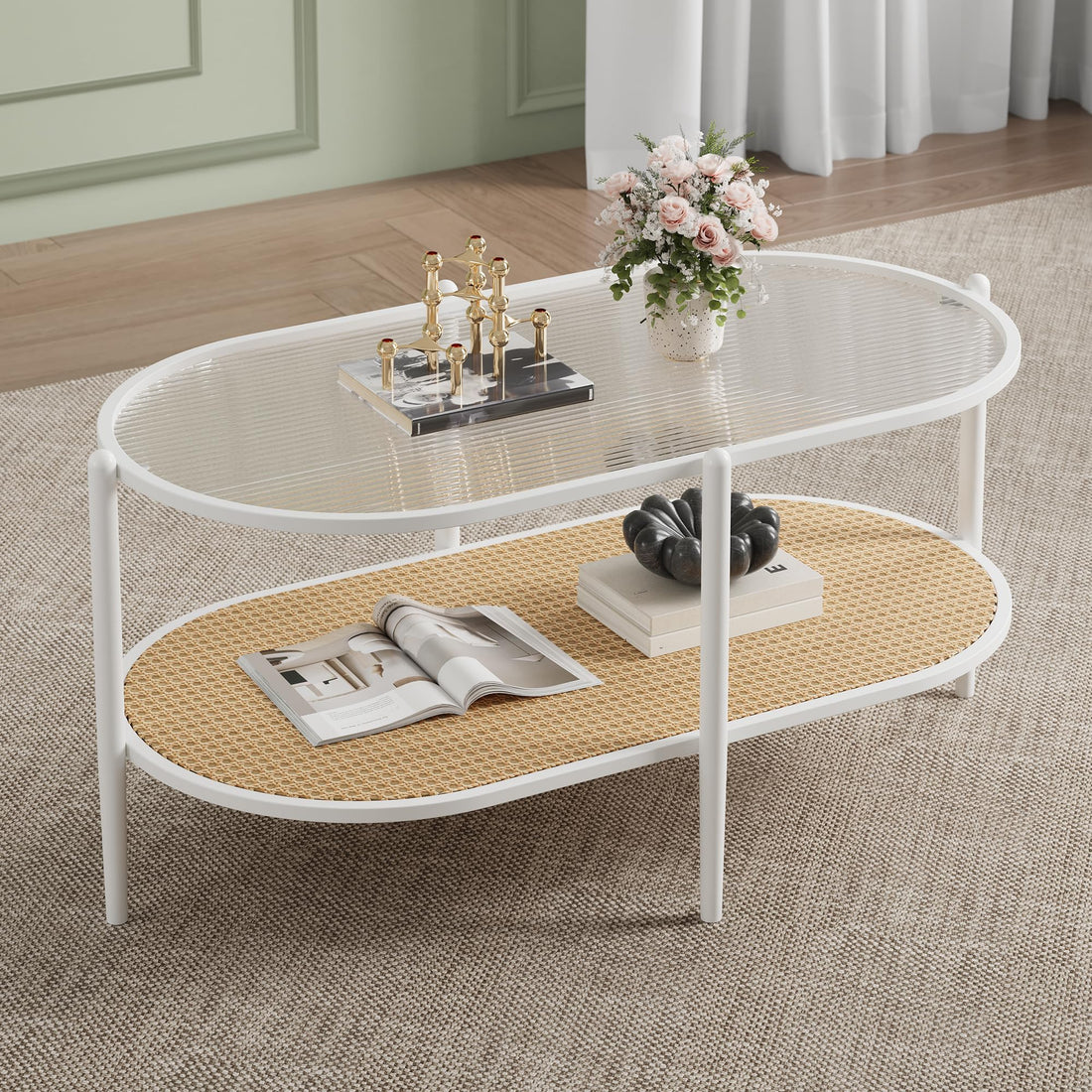 Table basse ovale Garvee à 2 niveaux en rotin avec structure en métal et plateau en verre trempé, idéale pour le salon et le bureau, blanche.
