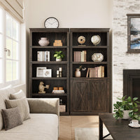 Bibliothèque de style ferme Garvee avec porte, 5 niveaux, 174,6 cm (68,7 pouces), construction robuste en MDF, salon, bureau, couleur bois naturel