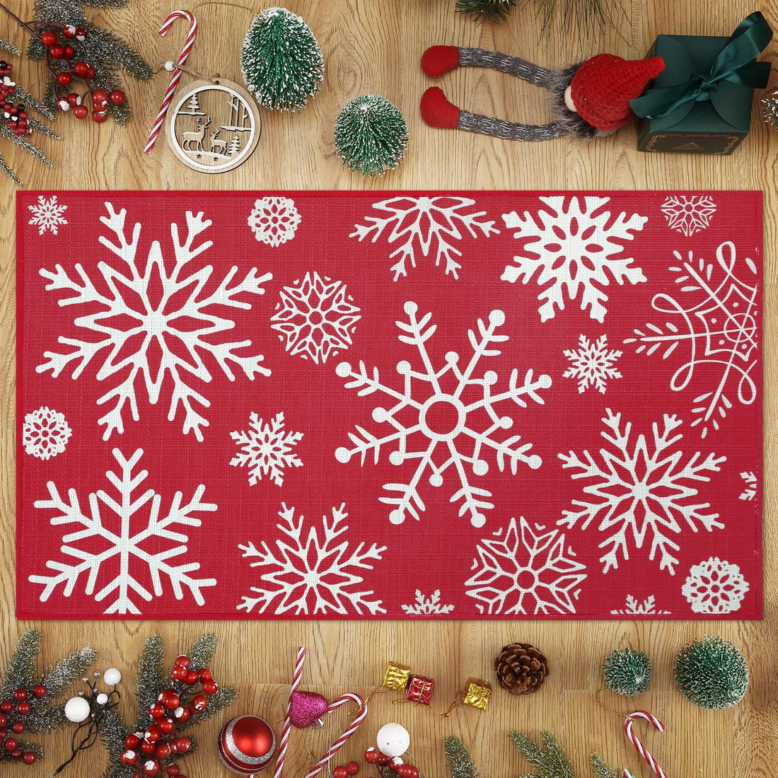 Paillasson de Noël Garvee 50 x 80 cm rouge, lavable, antidérapant, motif flocons de neige.