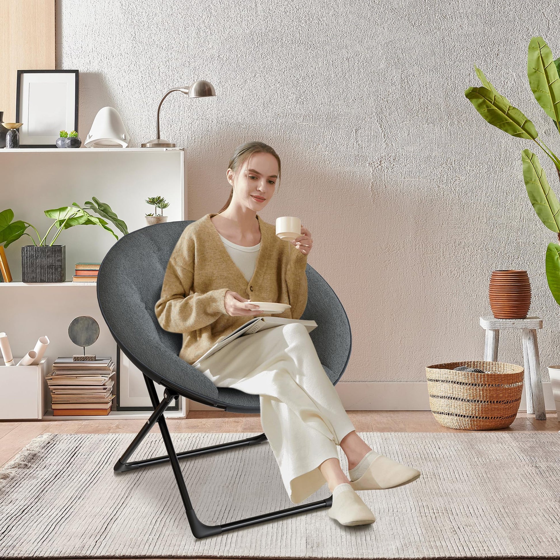 Fauteuil soucoupe pliable Garvee en fausse fourrure avec structure en métal, gris, confortable et portable, idéal pour la chambre et le jardin.